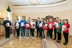 Сергей Бидонько вручил медали волонтерам акции «МыВместе» за помощь уральцам во время пандемии