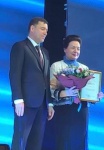 «Надеюсь, вы разделите со мной эту ответственность», - директор Свердловского областного медицинского колледжа получила награду из рук главы региона
