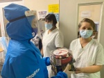 Поздравление с вручением  праздничных тортов медицинских работников инфекционных госпиталей и отделений  по всей Свердловской области с Днём народного единства