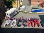 Будущие медики, спасатели и волонтеры Красного Креста выстроились в цвет триколора